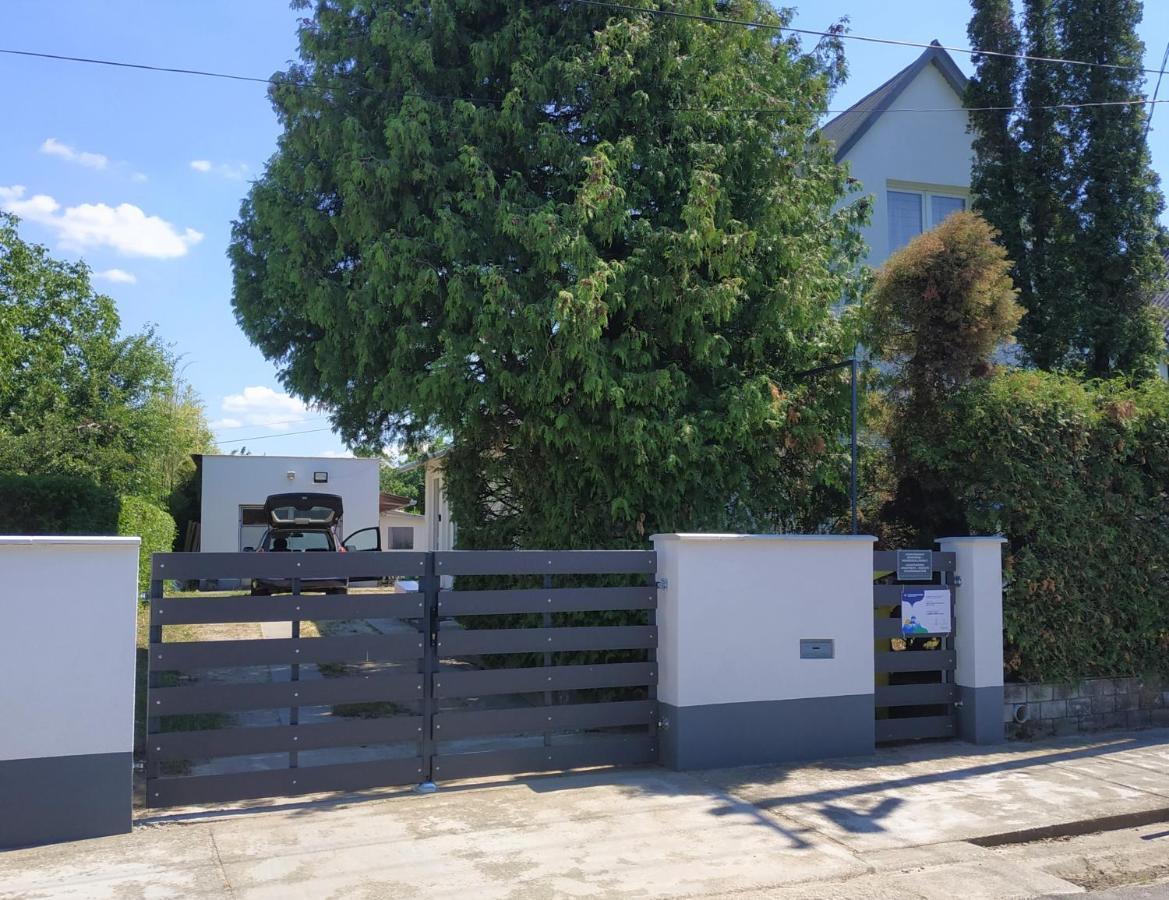 Apartament Aranyharmat *